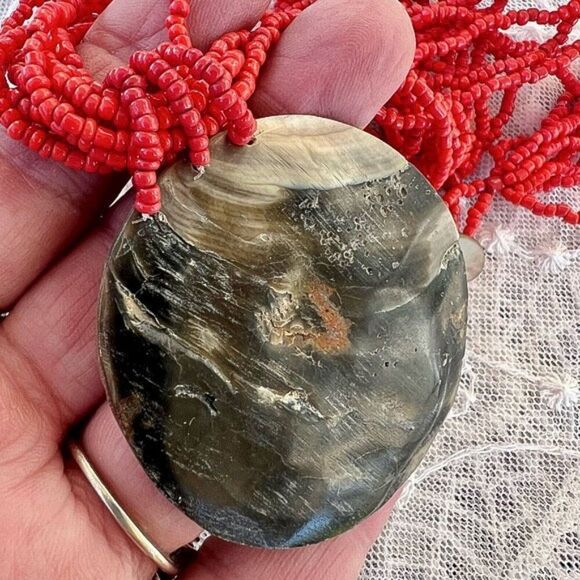 Vintage carved Mother of Pearl Shell & Red Seed Bead Button Necklace - Picture 5 of 8